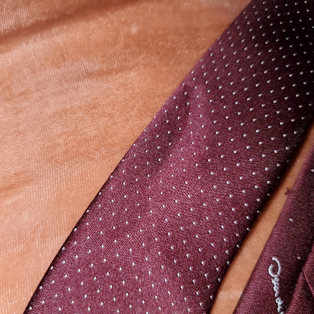 Red Oscar de la Renta tie w polkadots - Picture 7 of 12